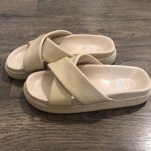 Mini Platform Vince Camuto Slides, size 6.5